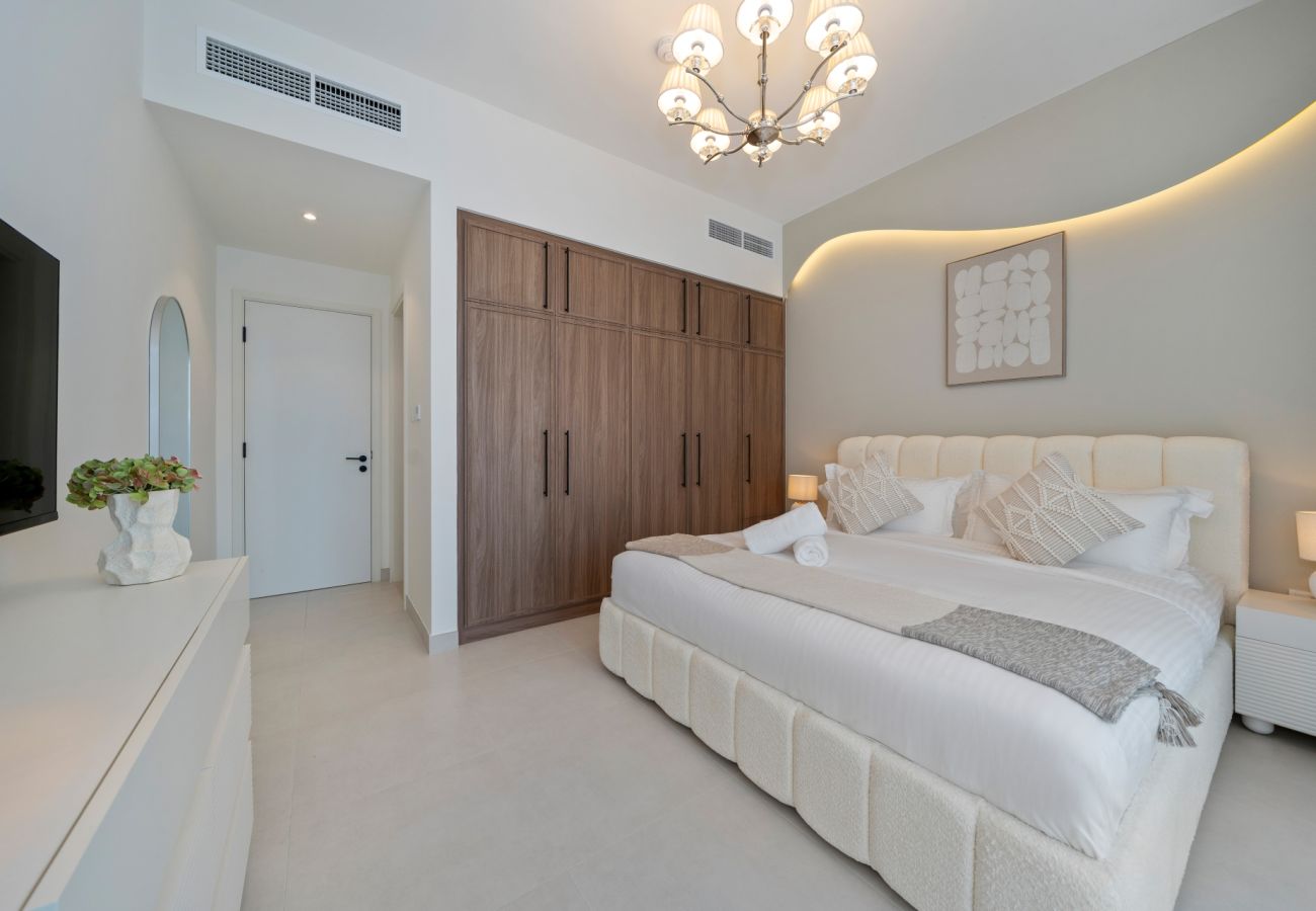 Townhouse 在 Dubai - Modern 3-Bedroom Townhouse with Maid’s Room & Private Garden