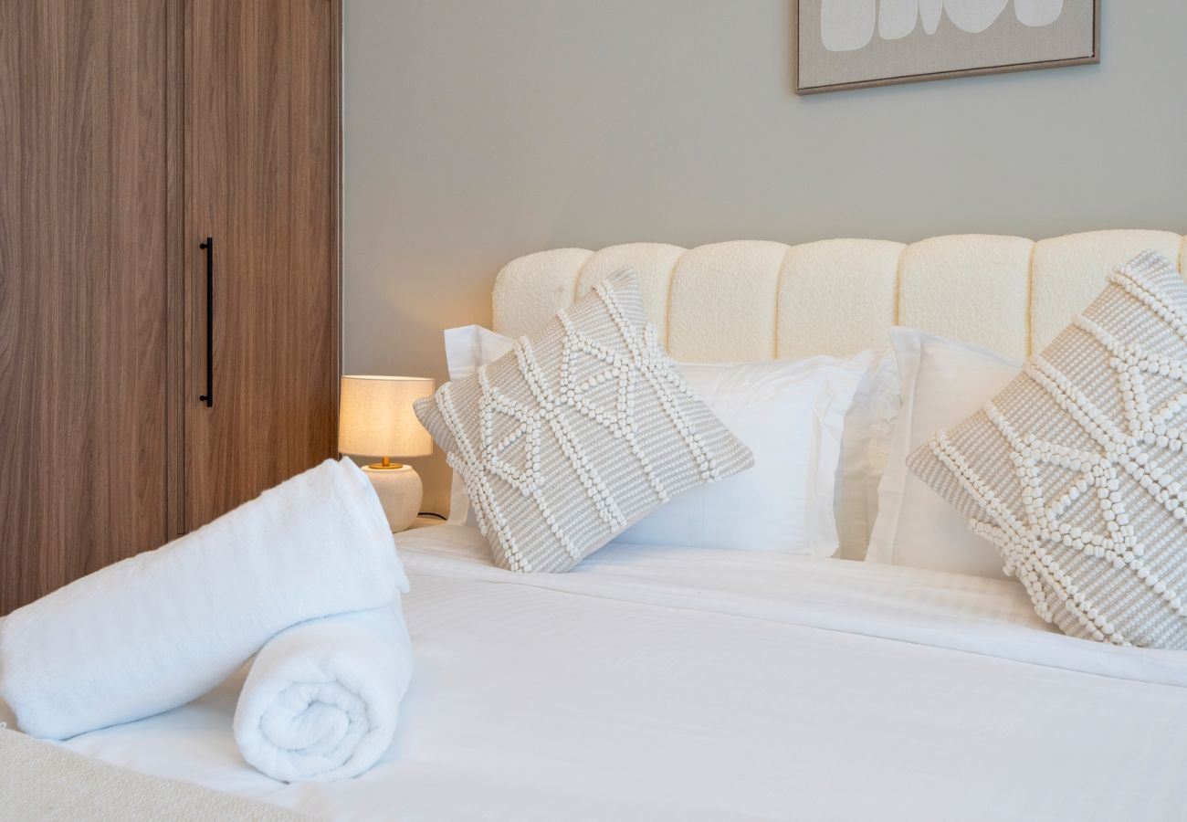 Townhouse 在 Dubai - Modern 3-Bedroom Townhouse with Maid’s Room & Private Garden