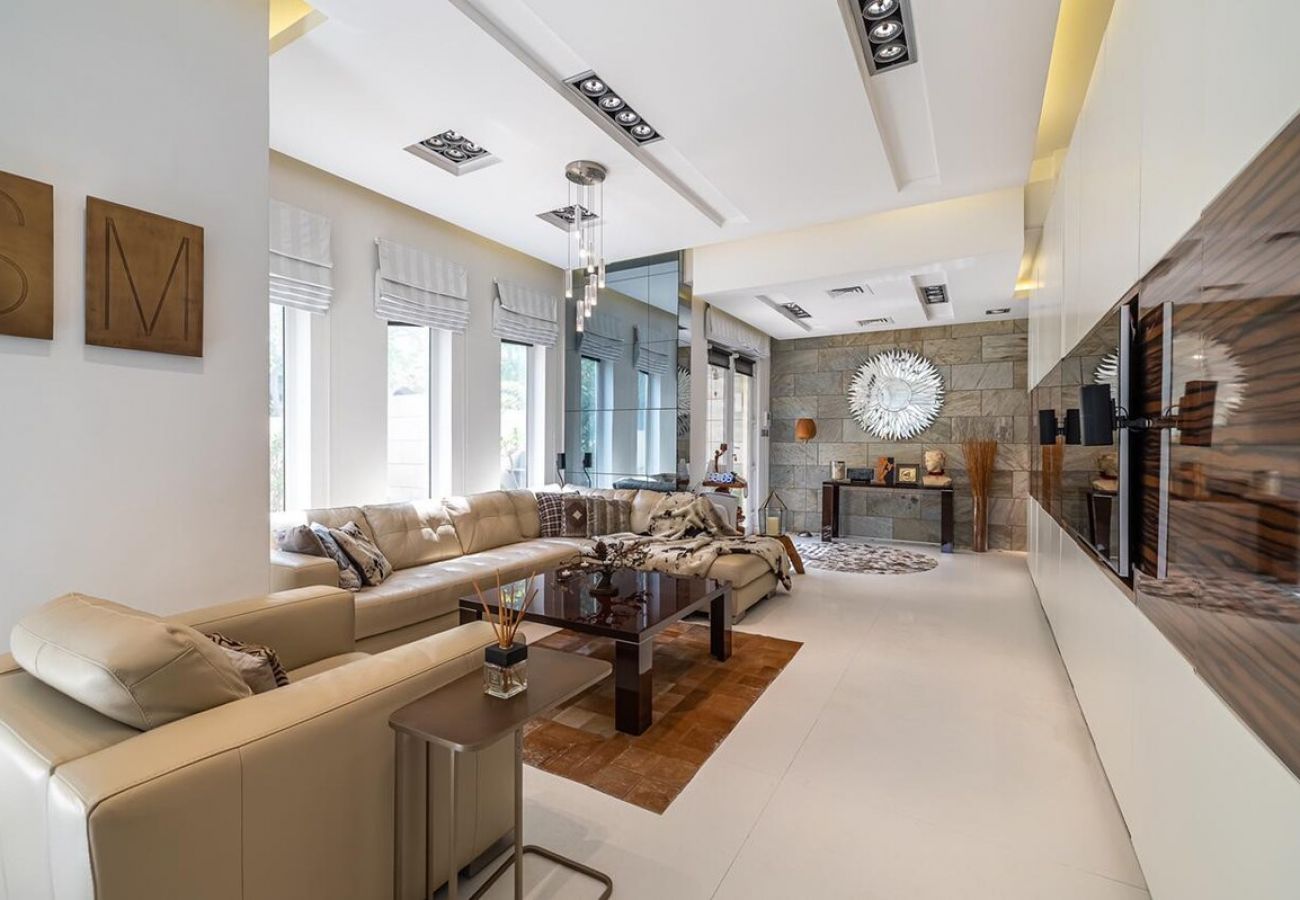 别墅 在 Dubai -  Luxury Villa in The Springs with Private Garden 