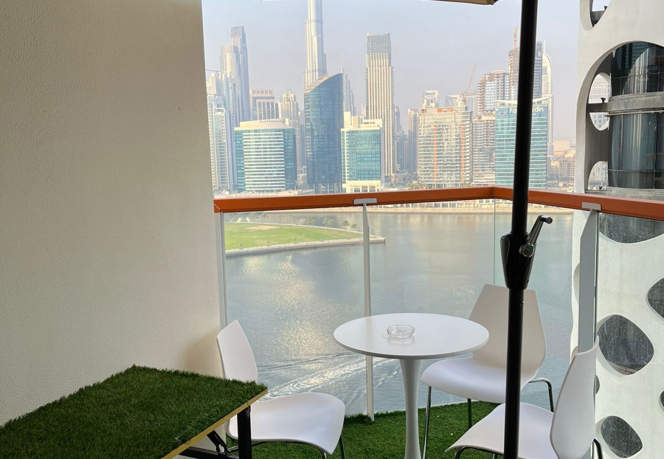 工作室 在 Dubai - It’s great view at night from your balcony and even bed