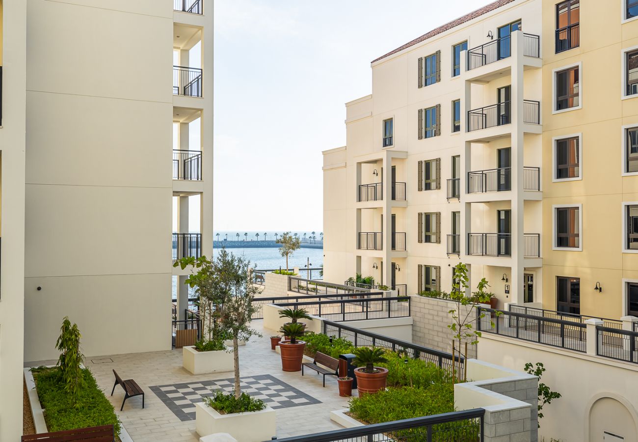公寓 在 Dubai - Chic 1-Bedroom Apartment with Stunning Views in La Mer