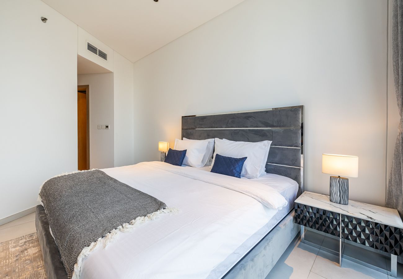 公寓 在 Dubai - Spacious 3-Bedroom Apartment with Maid’s Room & Burj Khalifa Views – Business Bay