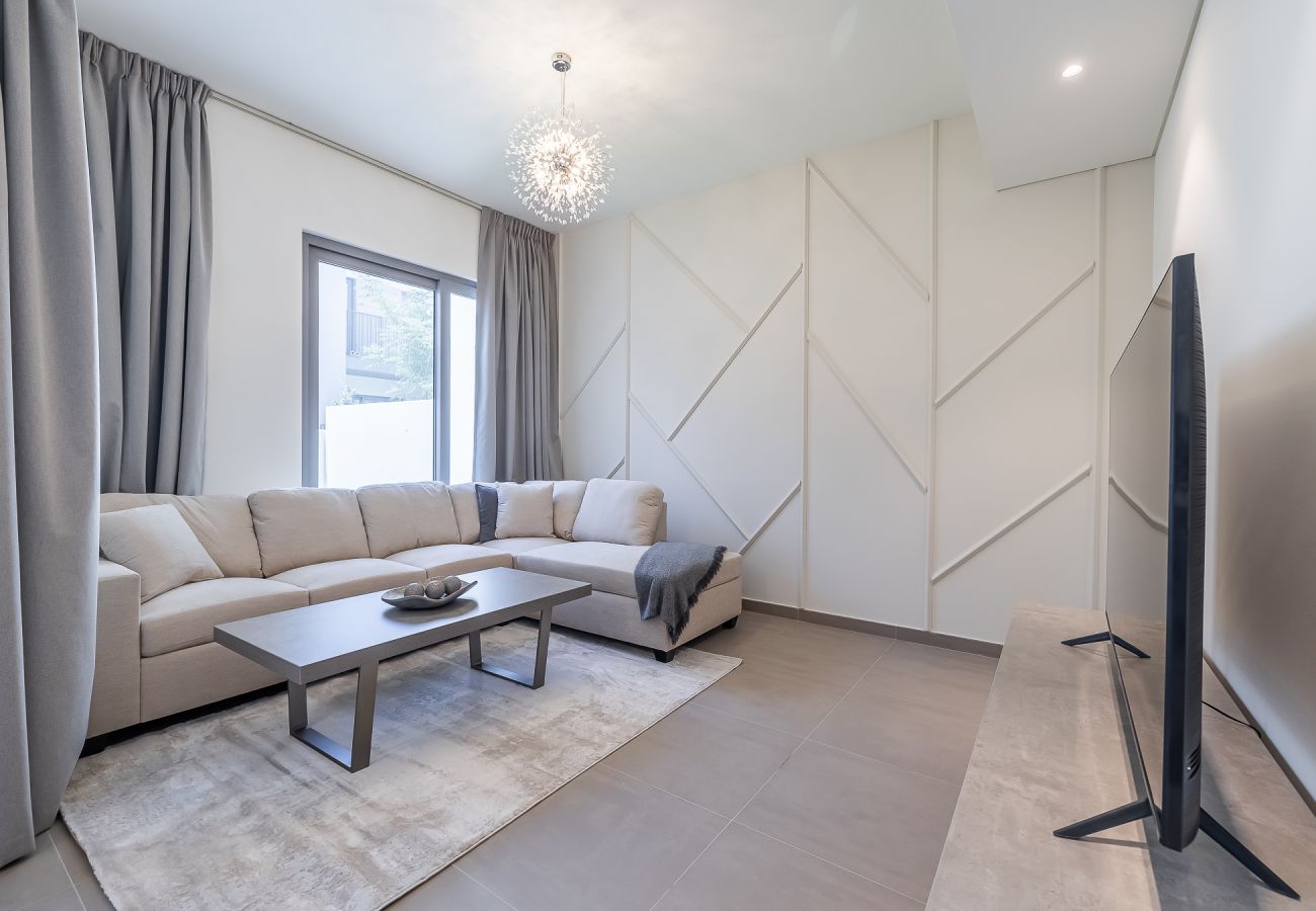 Townhouse 在 Dubai - Elegant villa with 3 BDR I Maid Room I Garden /B67