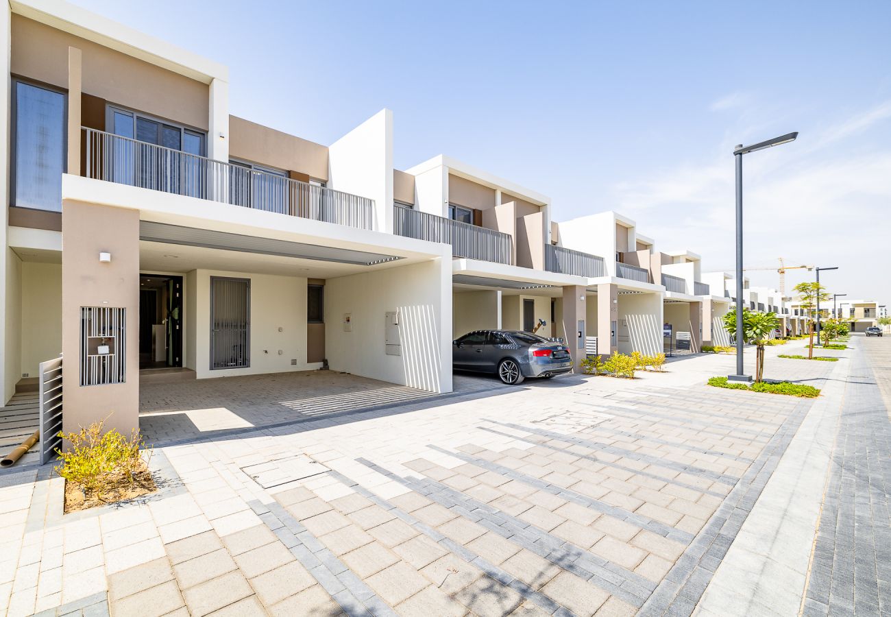 Townhouse 在 Dubai - Elegant villa with 3 BDR I Maid Room I Garden /B67