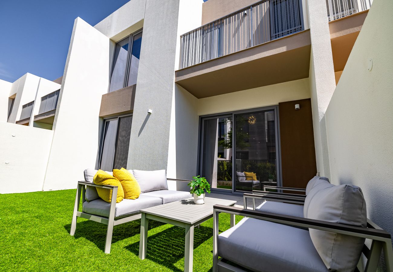 Townhouse 在 Dubai - Elegant villa with 3 BDR I Maid Room I Garden /B67