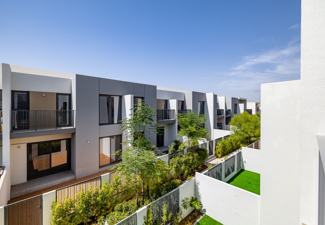 Townhouse 在 Dubai - Elegant villa with 3 BDR I Maid Room I Garden /B67