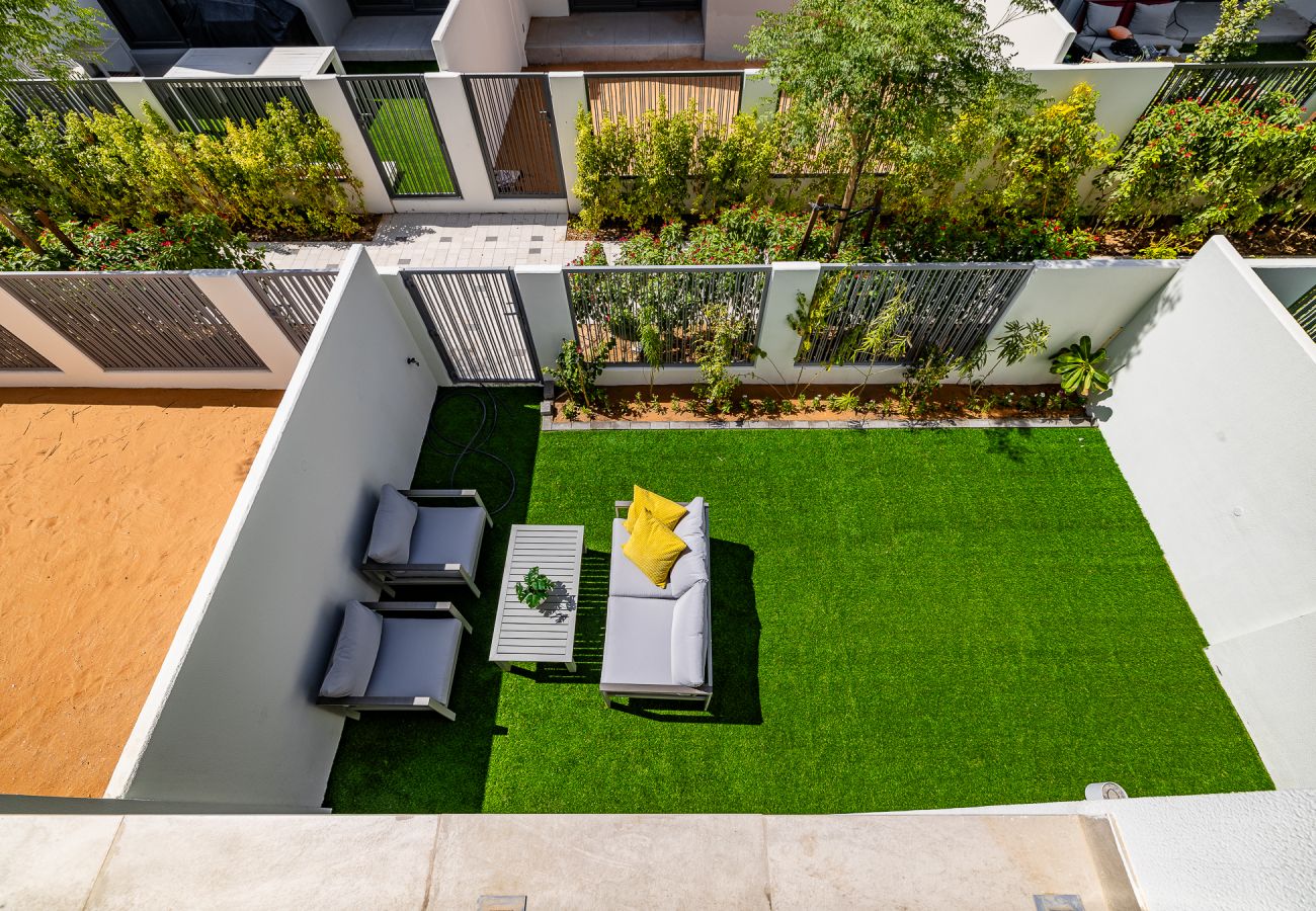 Townhouse 在 Dubai - Elegant villa with 3 BDR I Maid Room I Garden /B67