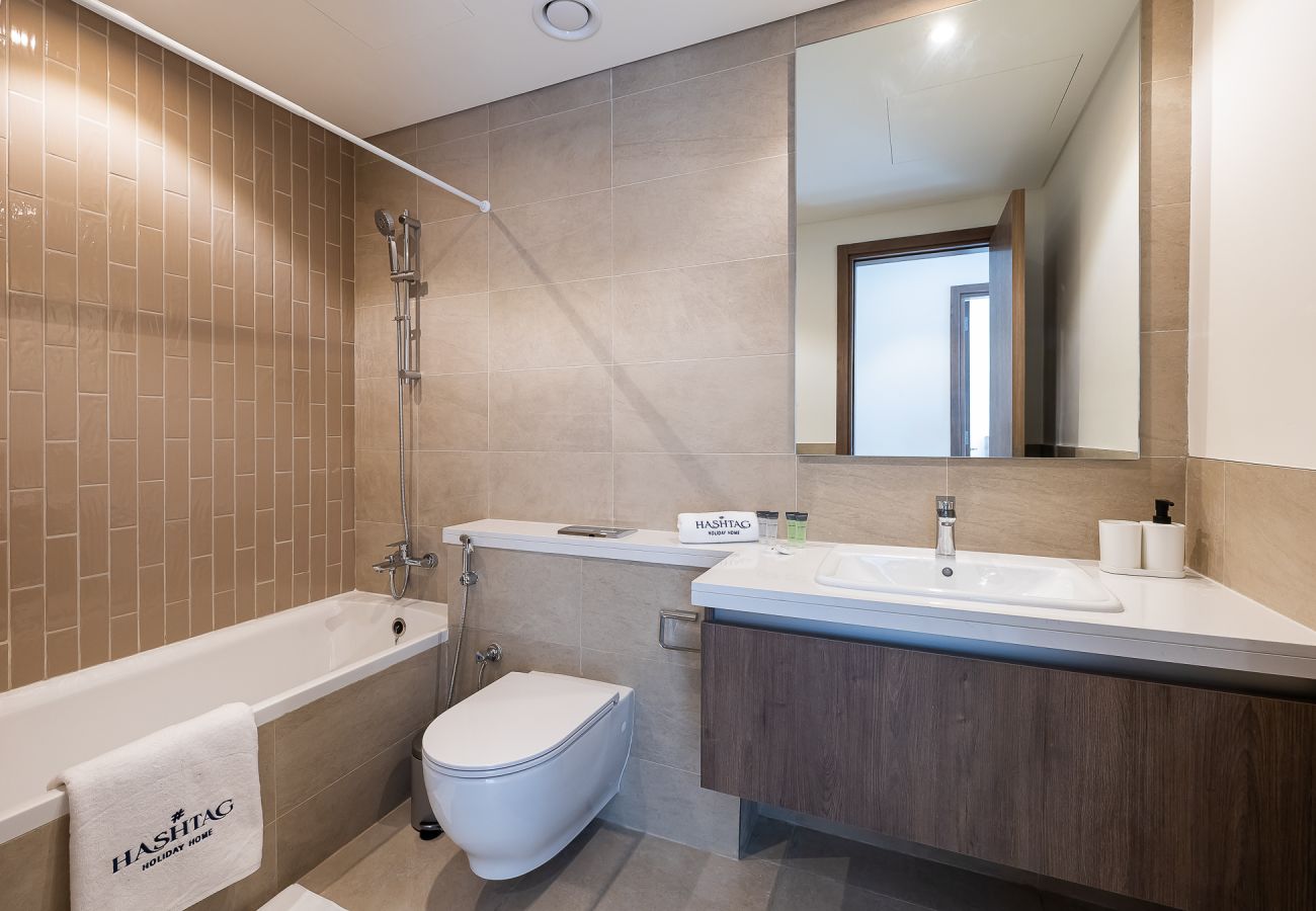 Townhouse 在 Dubai - Modern 3-Bedroom Villa with Garden | Tilal Al Ghaf | Family-Friendly / B245