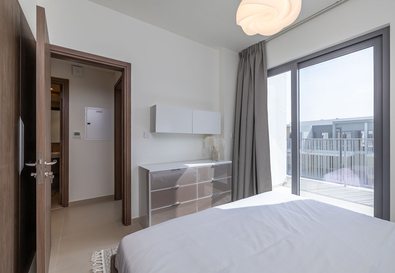 Townhouse 在 Dubai - Modern 3-Bedroom Villa with Garden | Tilal Al Ghaf | Family-Friendly / B245