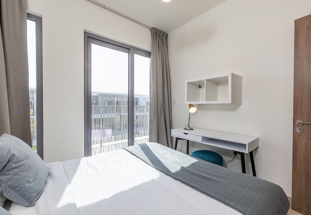 Townhouse 在 Dubai - Modern 3-Bedroom Villa with Garden | Tilal Al Ghaf | Family-Friendly / B245