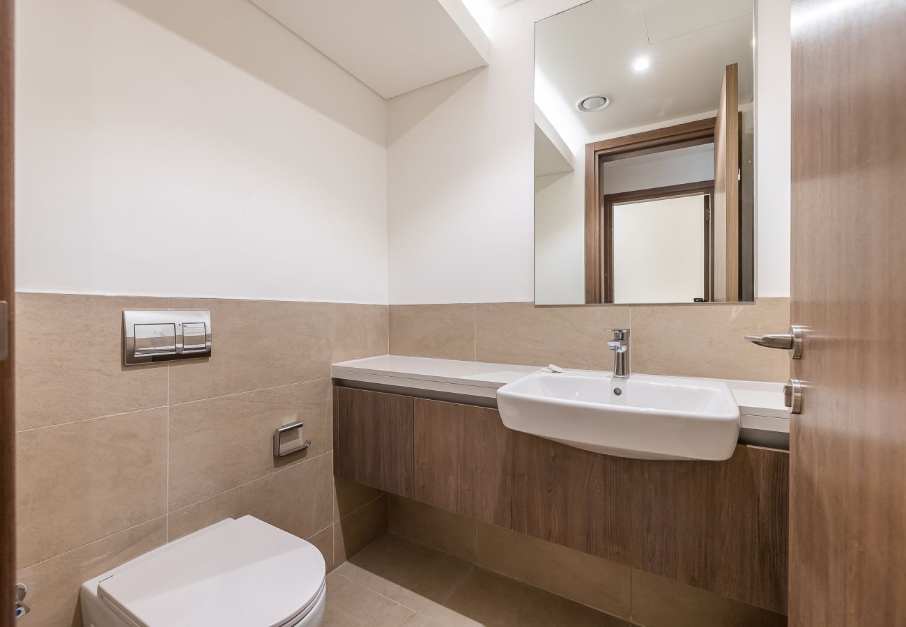 Townhouse 在 Dubai - Modern 3-Bedroom Villa with Garden | Tilal Al Ghaf | Family-Friendly / B245