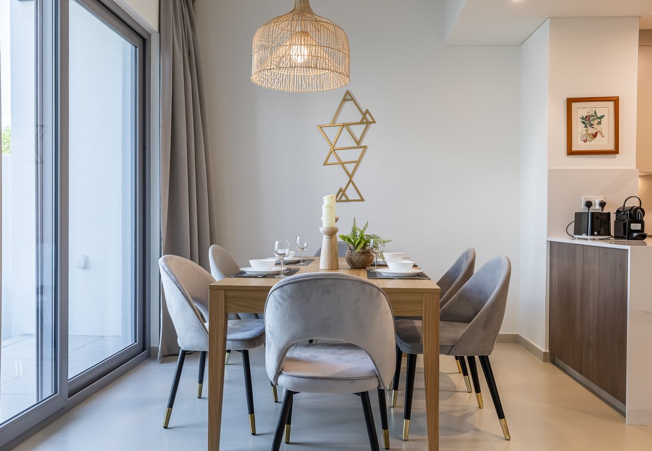 Townhouse 在 Dubai - Modern 3-Bedroom Villa with Garden | Tilal Al Ghaf | Family-Friendly / B245