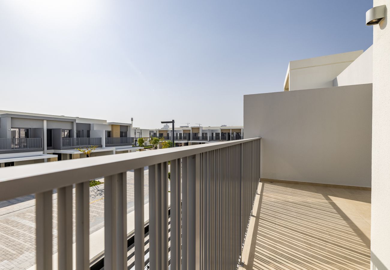 Townhouse 在 Dubai - Modern 3-Bedroom Villa with Garden | Tilal Al Ghaf | Family-Friendly / B245
