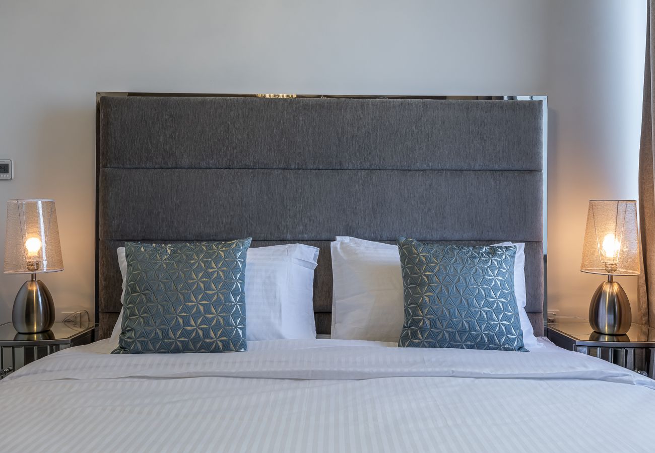 公寓 在 Dubai - Elegant 3-Bedroom Apartment with Maid’s Room in Creek Gate – Dubai Creek Harbour