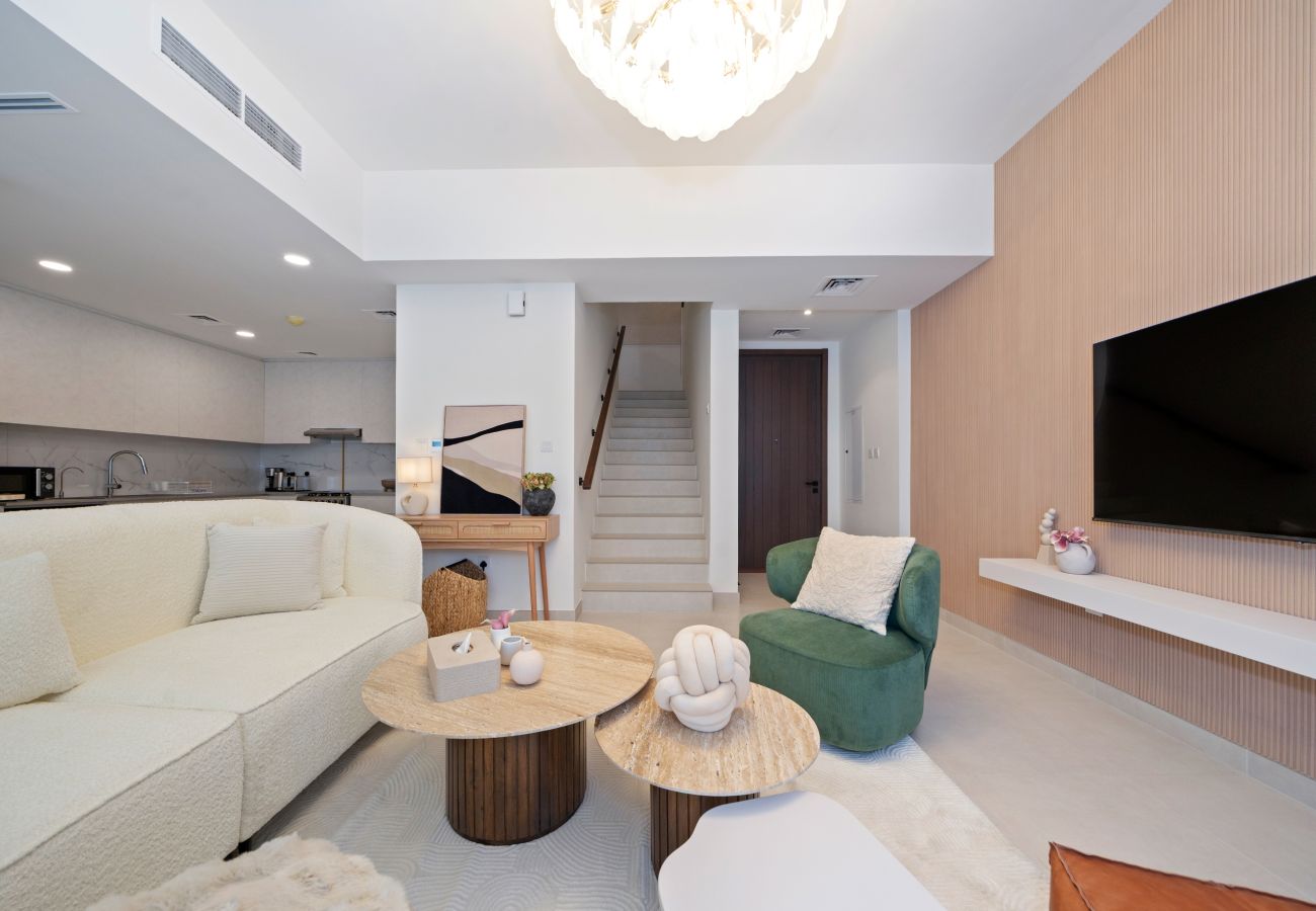 Townhouse 在 Dubai - Modern 3-Bedroom Townhouse with Maid’s Room & Private Garden