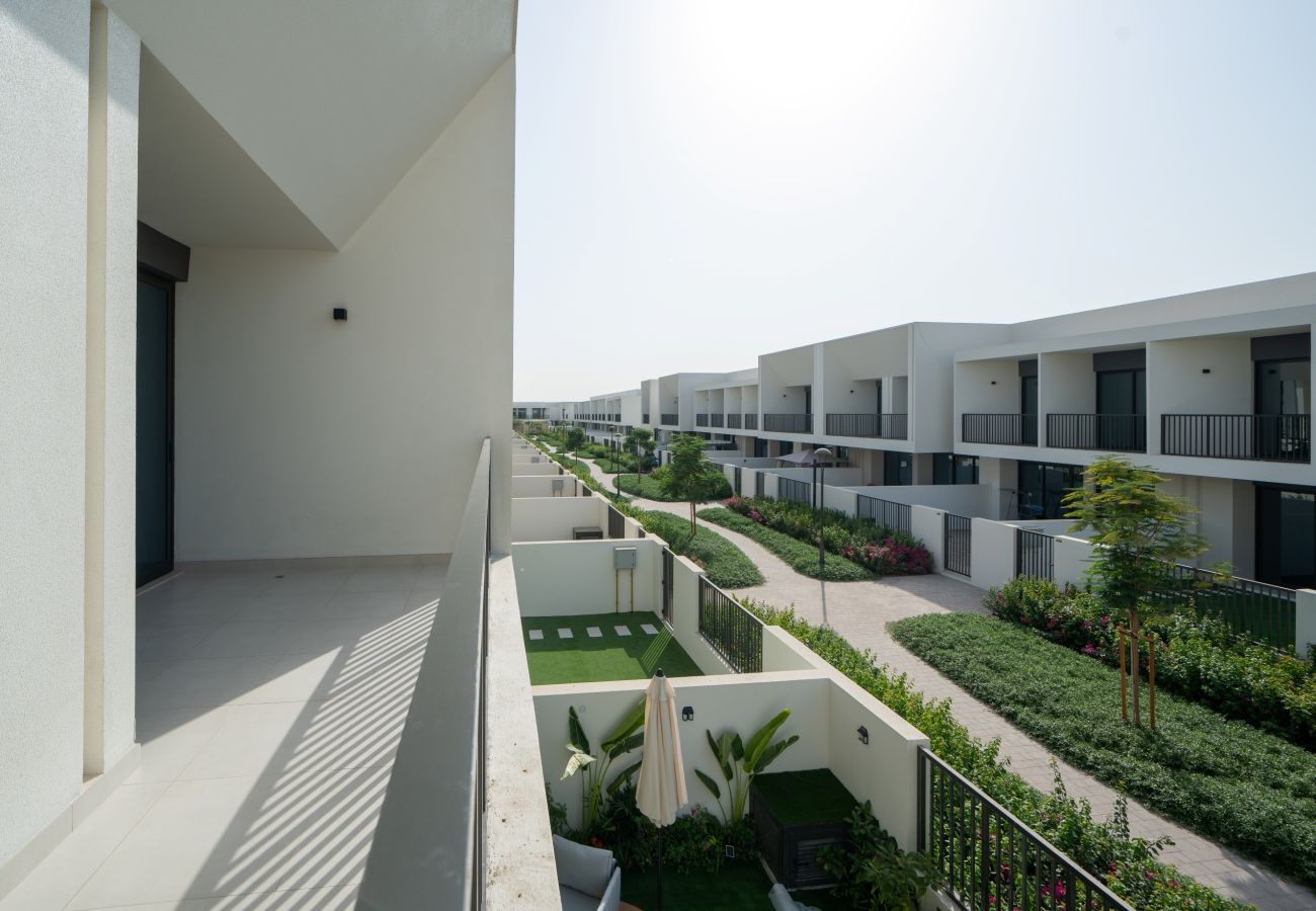Townhouse 在 Dubai - Modern 3-Bedroom Townhouse with Maid’s Room & Private Garden